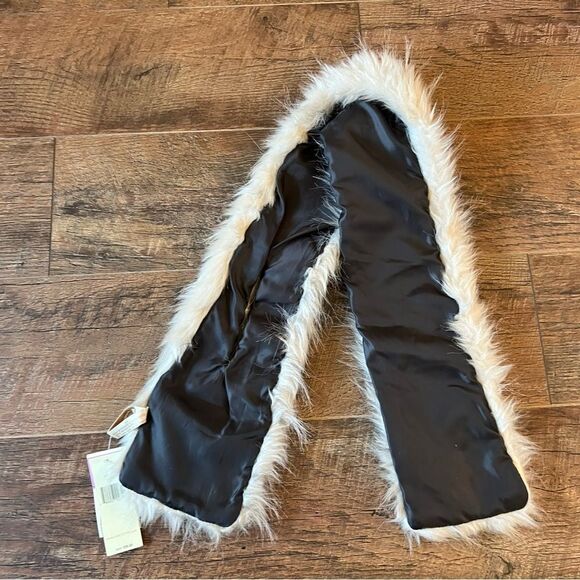 Women’s Faux Fur Scarf by Collection Eighteen NWT🏷 - Picture 10 of 12